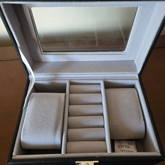 Faux leather jewelery case - Picture 1 of 5